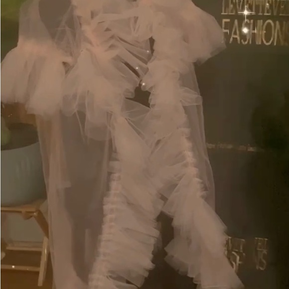 Pink robe ….one size. Fits most - Picture 5 of 5